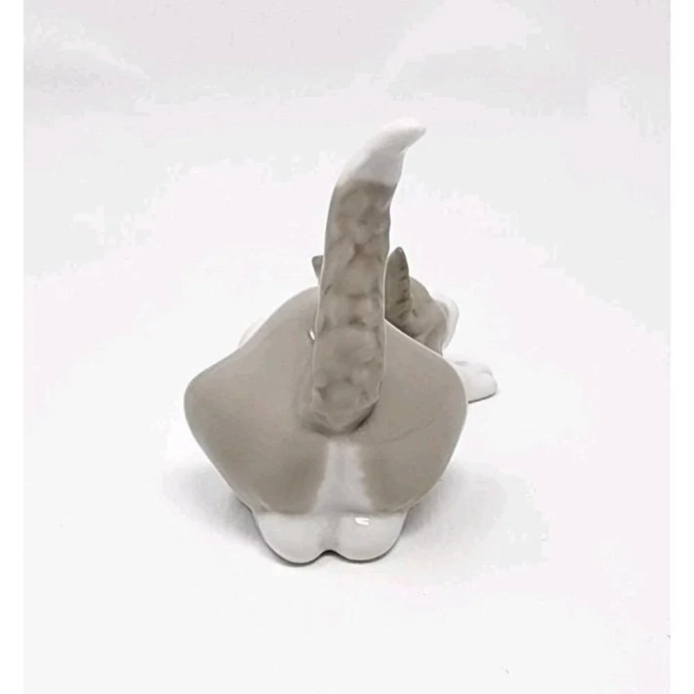 1981 Lladro Attentive Cat Kitty Porcelain Figurine Glossy Made in Spain 4